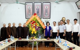 Chủ tịch Ủy ban MTTQ Việt Nam Thành phố thăm, chúc mừng Phân ban Ni giới nhân Đại lễ Phật đản
