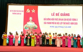 Bế giảng lớp bồi dưỡng kiến thức quốc phòng và an ninh cán bộ đối tượng 2 thành phố Hà Nội