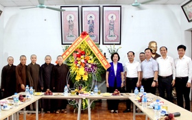 Lãnh đạo Thành phố thăm, chúc mừng Phân ban Ni giới nhân Đại lễ Phật đản