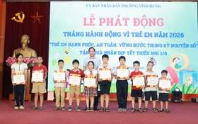 Phường Vĩnh Hưng trao 340 suất quà tặng trẻ em có hoàn cảnh khó khăn