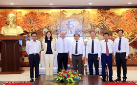 Phó Chủ tịch UBND Thành phố Trương Việt Dũng tiếp đoàn công tác Ngân hàng Đầu tư Cơ sở hạ tầng châu Á
