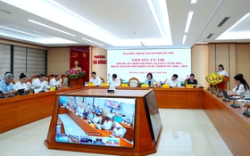 Chủ tịch HĐND Thành phố Phùng Thị Hồng Hà tiếp xúc cử tri trước kỳ họp thường lệ HĐND Thành phố