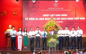 Lãnh đạo thành phố Hà Nội thăm, chúc mừng Cơ quan Báo và Phát thanh, Truyền hình Hà Nội