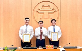 Trao quyết định bổ nhiệm Phó Giám đốc Sở Tài chính và Sở Du lịch