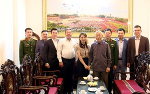Vice Chairman of Hanoi People's Committee visits Senor Lieutenant General Pham Thanh Ngan