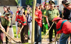 Hanoi Police Youth Union launches “City in Bloom” tree-planting campaign