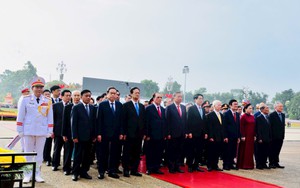 Leaders of Party, State and Hanoi pay tribute to President Ho Chi Minh, fallen heroes