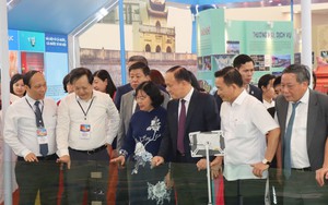 Hanoi leaders visit capital exhibition spaces at National Exhibition Center