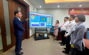 Hanoi Vice Chairman Nguyen Xuan Luu inspects election work in O Cho Dua Ward