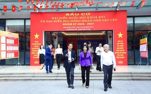 Hanoi election chief inspects polling preparations and voter readiness in Dai Mo ward