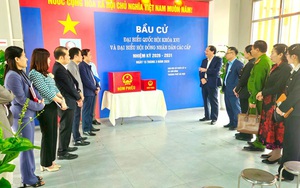 Hanoi officials inspect election readiness in Son Dong, Duong Hoa and Dai Mo