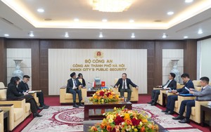 Hanoi police chief, Singaporean ambassador discuss cooperation on smart city development initiatives