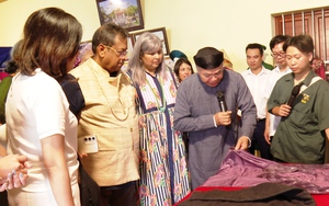 World Crafts Council delegation visits Hanoi's historic Trach Xa traditional ao dai tailoring village