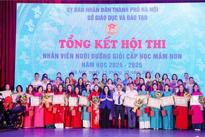 Tặng danh hiệu “Tập thể lao động xuất sắc” trong phong trào thi đua thực hiện nhiệm vụ công tác của Sở Giáo dục và Đào tạo