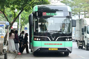 Tăng cường các tuyến buýt phục vụ nhân dân, du khách tham gia Triển lãm thành tựu kinh tế-xã hội nhân dịp kỷ niệm 80 năm Ngày Quốc khánh