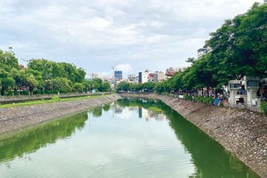 Tăng cường kiểm soát, đảm bảo vệ sinh môi trường lưu vực sông Tô Lịch