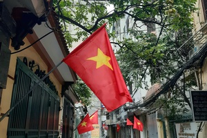 Treo cờ Tổ quốc chào mừng Ngày bầu cử đại biểu Quốc hội khóa XVI và đại biểu HĐND các cấp nhiệm kỳ 2026 – 2031