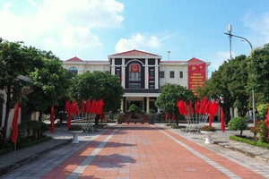 Tặng Bằng khen của Chủ tịch UBND Thành phố cho 06 cá nhân thuộc xã Phúc Thịnh