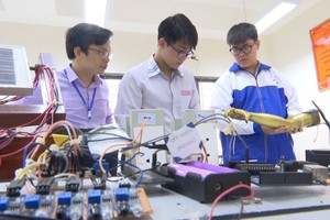 Khen thưởng cá nhân đã có thành tích tham gia Hội thi nghiên cứu khoa học, kỹ thuật quốc tế