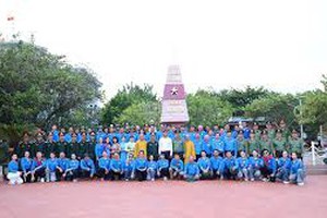 Khen thưởng thành tích tham gia Đoàn Đại biểu thành phố Hà Nội đi thăm, động viên quân và dân quần đảo Trường Sa; cán bộ, chiến sỹ Nhà giàn DK-I