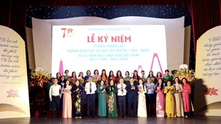 Quận Tây Hồ tuyên dương các điển hình tiên tiến, nhà giáo tiêu biểu