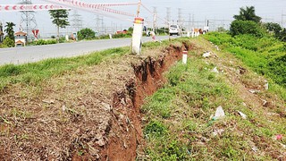 Công bố tình huống khẩn cấp sạt lở mái đê hữu Đáy trên địa bàn huyện Quốc Oai