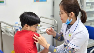 Các quận, huyện tiếp tục triển khai tiêm chủng vắc xin phòng bệnh Sởi cho trẻ từ 1 đến 5 tuổi