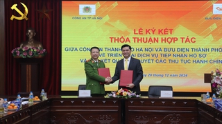 Công an Hà Nội ký thỏa thuận hợp tác với Bưu điện về cung cấp dịch vụ công trực tuyến