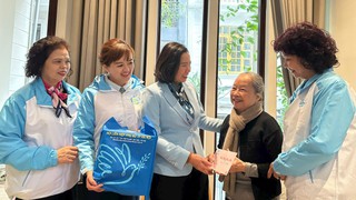 Hội Liên hiệp Phụ nữ Thành phố thăm và chúc Tết nữ đảng viên cao tuổi
