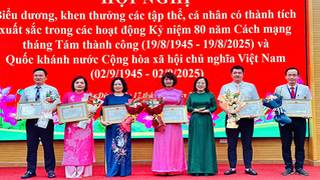 Phường Ô Chợ Dừa biểu dương các tập thể, cá nhân có thành tích trong hoạt động kỷ niệm A80