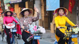 Khen thưởng thành tích xuất sắc trong công tác tuyên truyền, tổ chức và tham gia Giải Báo chí về phát triển văn hóa và xây dựng người Hà Nội thanh lịch