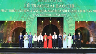 Trao Giải báo chí về phát triển văn hóa và xây dựng người Hà Nội thanh lịch, văn minh lần thứ VIII