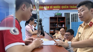 Cảnh sát giao thông Hà Nội triển khai làm sạch dữ liệu giấy phép lái xe