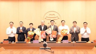 Đảng ủy UBND thành phố Hà Nội tiếp nhận 4 đảng bộ cấp trên cơ sở