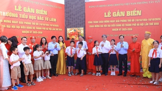 Phường Tây Tựu gắn biển công trình chào mừng Ngày Giải phóng Thủ đô