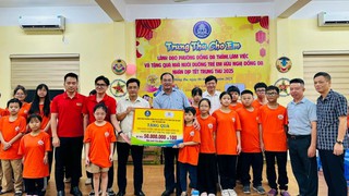 Phường Đống Đa thăm, tặng quà trẻ em có hoàn cảnh khó khăn