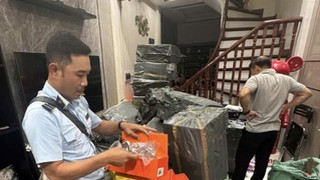 Phát hiện 5.779 đôi giày dép giả mạo nhãn hiệu
