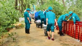 Xã Đa Phúc huy động hơn 10.600 người hộ đê, sơ tán người dân đến nơi an toàn