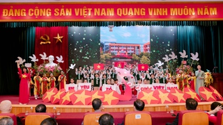 Phường Việt Hưng tuyên dương nhiều tập thể, cá nhân nhân Ngày Nhà giáo Việt Nam 20/11