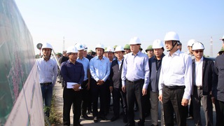 Bí thư Thành ủy Nguyễn Duy Ngọc kiểm tra tiến độ Dự án đường Vành đai 4 - Vùng Thủ đô
