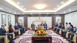 Công an thành phố Hà Nội tiếp Đoàn chuyên gia Tổng cục Nội vụ thành phố Mát-xcơ-va (Liên bang Nga)