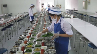 Phường Yên Sở thông báo đơn vị đảm bảo điều kiện ATTP cung cấp cho các trường công lập năm học 2025-2026