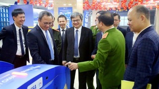 Chính thức áp dụng hệ thống kiểm soát vé tư động trên tuyến metro Cát Linh - Hà Đông