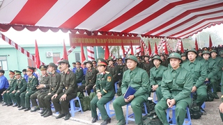 Quận Bắc Từ Liêm tiễn 79 thanh niên tiêu biểu lên đường nhập ngũ