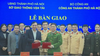 Bàn giao nhiệm vụ công tác sát hạch, cấp giấy phép lái xe cho Công an thành phố Hà Nội
