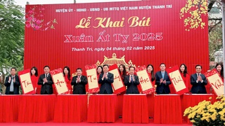 Phó Chủ tịch UBND Thành phố Hà Minh Hải dự khai bút đầu Xuân tại huyện Thanh Trì