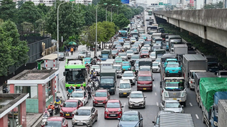 Hà Nội xén dải phân cách, điều chỉnh tổ chức giao thông nhiều vị trí để giảm ùn tắc