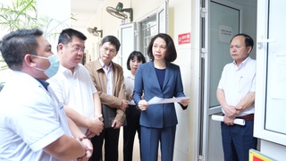 Phó Chủ tịch UBND Thành phố Vũ Thu Hà kiểm tra công tác triển khai Chiến dịch tiêm phòng sởi tại một số đơn vị