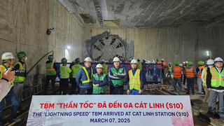 Máy khoan hầm đường sắt đã đến ga S10 - Cát Linh