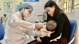 Số ca mắc sởi gia tăng, Hà Nội tiếp tục đẩy nhanh tiến độ tiêm chủng vắc xin cho trẻ